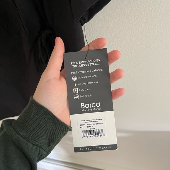 Grey’s Anatomy Black NWT Maturity Scrub Top Size Small - Picture 3 of 3